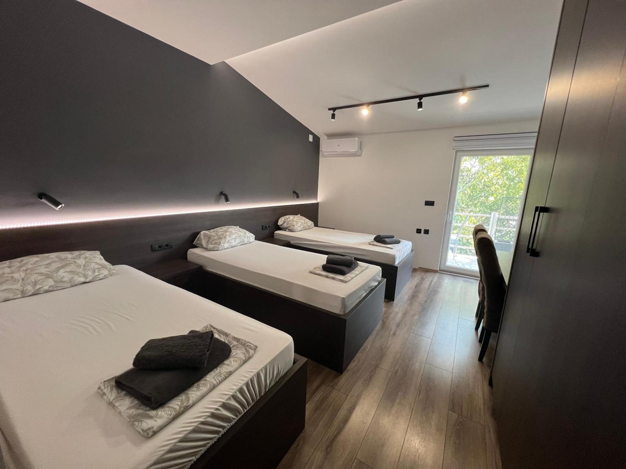 Restaurant&Rooms 035 ปาราชิน ภายนอก รูปภาพ