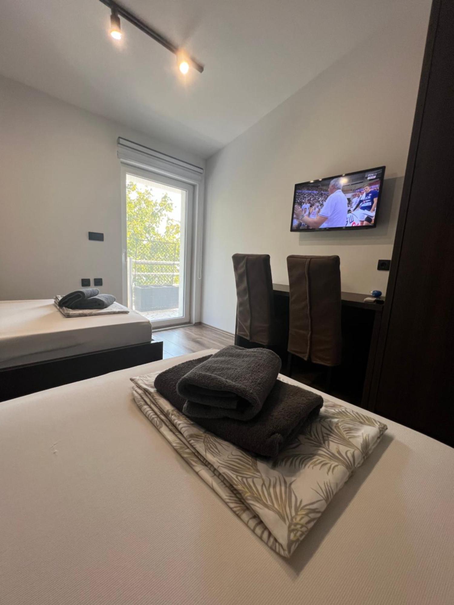 Restaurant&Rooms 035 ปาราชิน ภายนอก รูปภาพ
